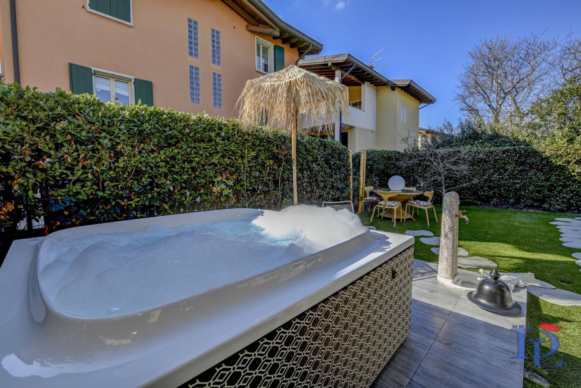 Desenzanoloft Official Partner Marriott Homes & Villas - Luxury Suite With Jacuzzi And Garden Дезенцано-дель-Гарда Экстерьер фото